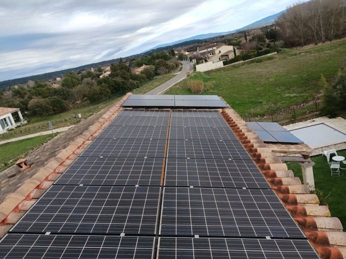 installation de 15 panneaux photovoltaïques