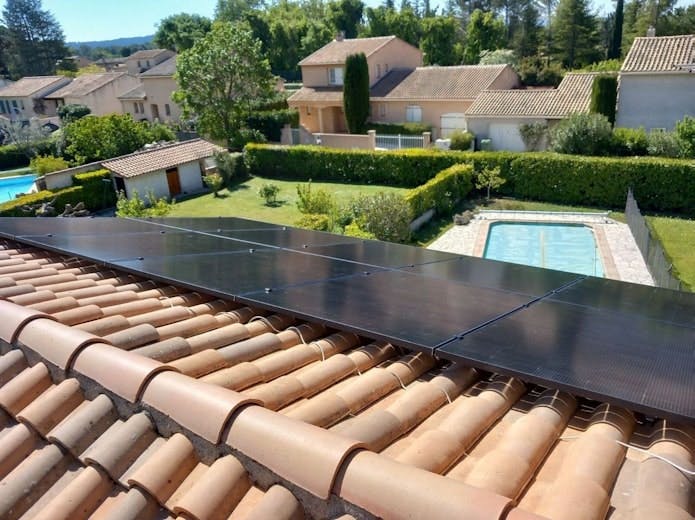 Installation de 10 panneaux solaires